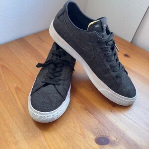 Nike men’s sneakers size 11